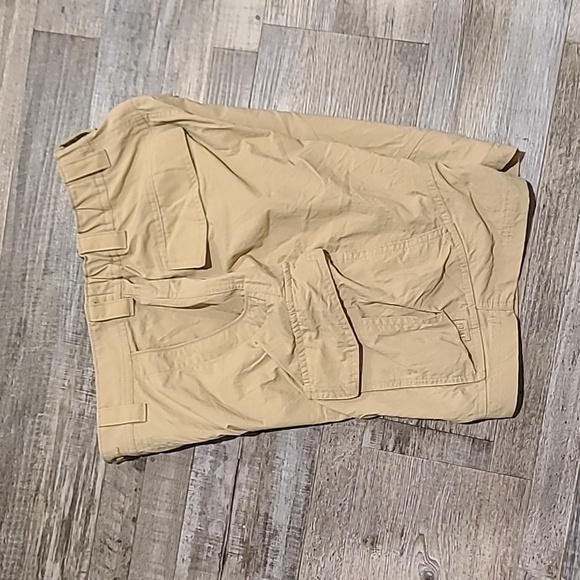REI Women's Cargo Shorts​ - Picture 5 of 6